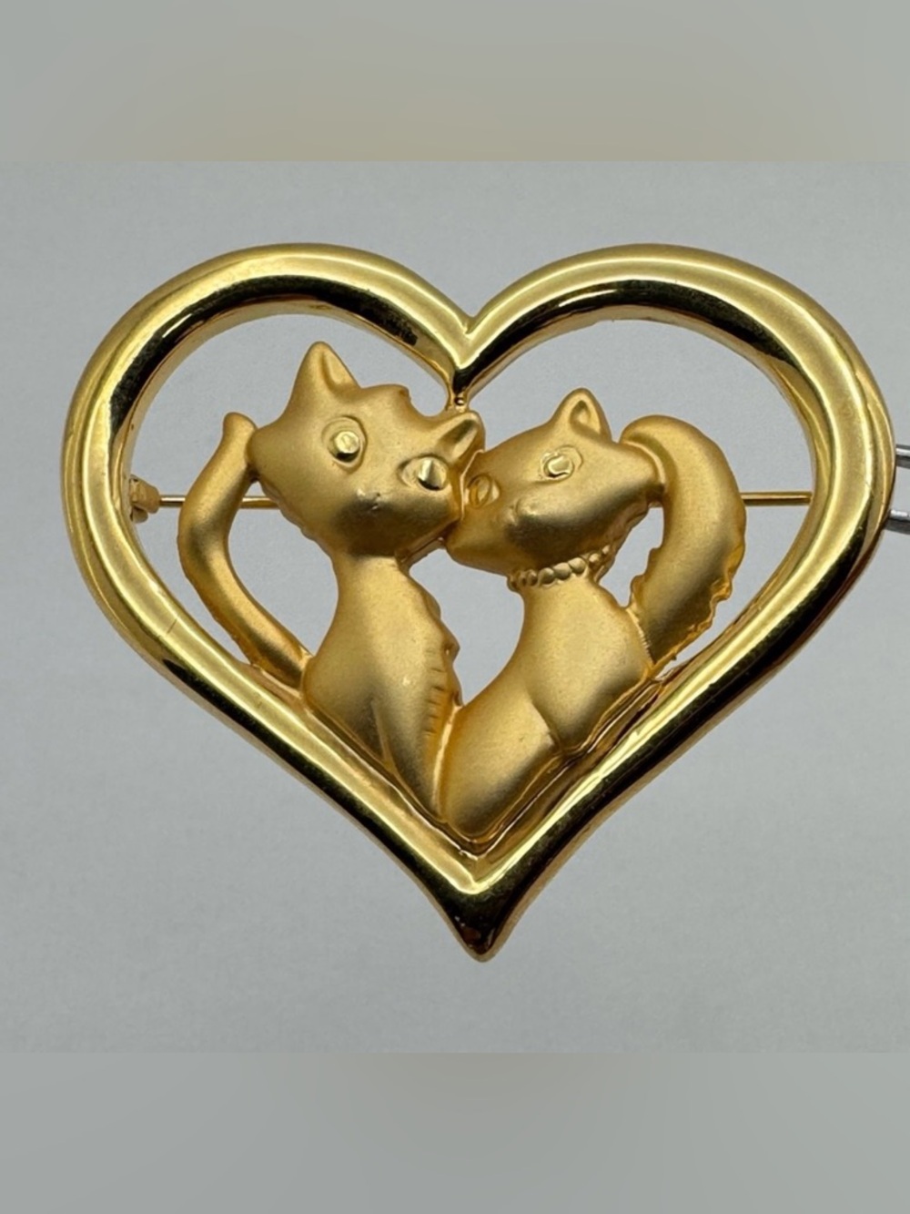 Danecraft Gold Tone Cat Heart Brooch Romantic Vintage Style Pin New Classic